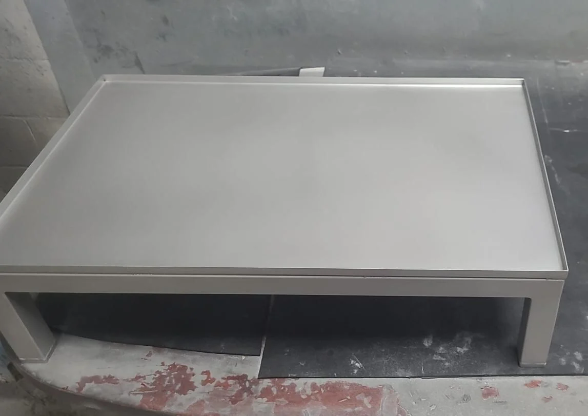 Bandeja con estructura de tubo en acero inoxidable