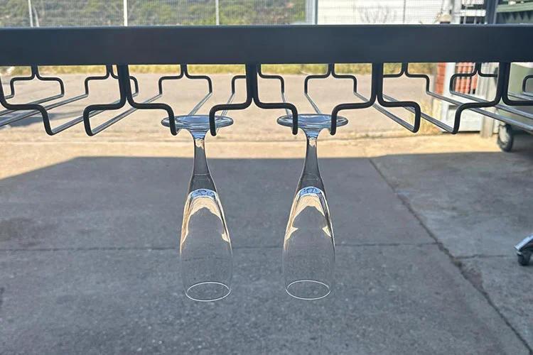 Colgador de copas de acero