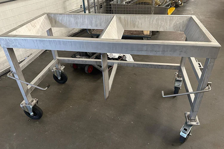 Diseño y fabricación de estructura para volcado de producto en dos zonas