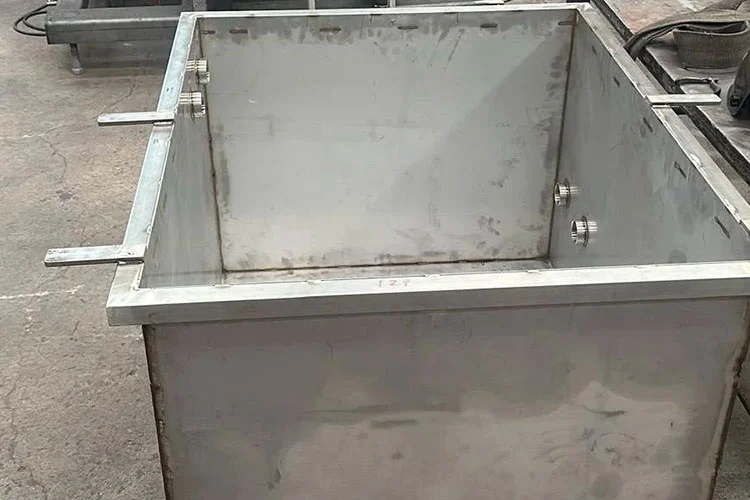 Depósito estanco para líquidos en acero inoxidable